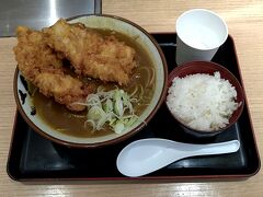 仙台駅で、駅そばを食します。人気メニューの「鶏から揚げカレー南蛮そば」を賞味。。