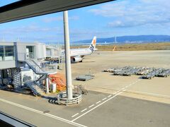 早めに行ったのに、カウンターで自動で席を割り当てられたのか、後ろの真ん中。
新千歳の時はスタッフがある程度選んでくれた感じだったけど。
希望があるなら発券前に伝えるといいのかも。

京都は空いていてこの時期に行って良かった。

おしまい。
