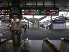 高松駅に戻って来た。
さて、改札内に入ろう。本当にうどん食べただけ。
今回は高松で2時間取ってたのでサンライズが1時間遅延しても我々の行程に影響はないのだ。逆に定刻だったらうどん食って「ことでん」乗りに行ったかもしれん。