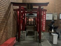 「演舞場稲荷大明神」お参りしました。