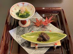 小付にもみじが飾られています。

ほうれん草のお浸しは冷たい。
牛肉のつくだにはうまうま☆☆
早速、ごはんが食べたくなる。。