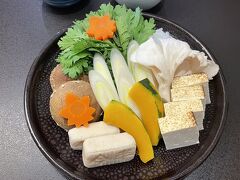 高級すき焼き【人形町今半】

上ロースと特上肩ロースの盛り合わせのすき焼きのお野菜。

