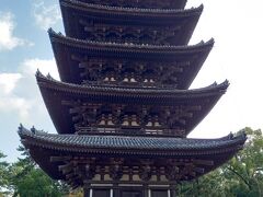 五重塔です。五重塔は興福寺でもひときわ目立ち、東大寺大仏殿と同様、奈良のランドマーク的存在です。