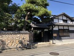 最後に富田砕花旧居を訪れました。

富田砕花は「兵庫県文化の父」と呼ばれる詩人、歌人で、こちらも住宅街の中にさりげなく佇む記念館です。