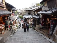 それから、高台寺に向かうために、三年坂を下りて。