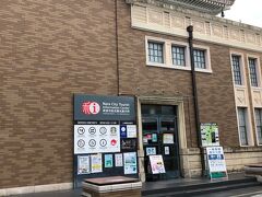 JR奈良駅前の観光案内所です。昔のJR奈良駅舎を活用した建物です。