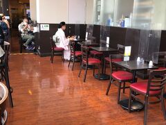 西大寺駅の改札内にあるカフェ・ベーカリーです。イートインスペースが広めで、コンセント席もあります。