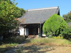 堀切菖蒲園駅から10分ほどの住宅地に建つ、1449年創立の極楽寺。