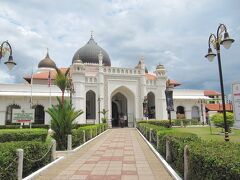 ＜ペナン島・ジョージタウン＞　
カピタン・クリン・モスク
1801年にインド人のイスラム教徒が建立した、ムガール様式のモスク