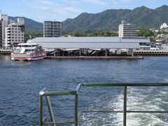【宮島口旅客ターミナル】

広島２日目、広電で広島駅前電停から宮島口電停へ向かう。
穏やかで気持ち良く乗船できました。

前回は、宮島で表参道商店街を散策したり、「厳島神社」「五重塔」
「豊国神社」などを巡ることができましたが、「弥山」には登る
時間がありませんでした。
