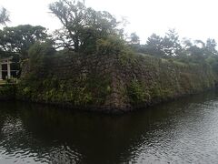 和歌山城のお堀が見えてきた