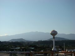 大邱「海印寺」と釜山を観光したその日、

夕方には釜山から、
「済州航空」にてヒュイーンと、済州島に渡島～
１時間で、済州国際空港に到着です。

ちなみに航空券、LCC＆セールで、
約３０００円とリーズナボー