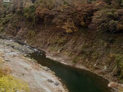 峡谷を越えます