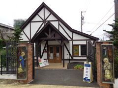 掛川ステンドグラス美術館は、メルヘンチックなかわいい建物だった。
しずおか満喫パスで、入場する。