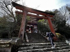 上千本の最高地に位置する吉野水分神社。
『みくまり』と読んで、農業用水の分配を司る神社だ。
みずをくばるの意味だろうか。