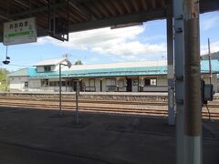 北海道亀田郡七飯町字大沼町。
大沼に停車。

明治36年6月28日開業。
駅員配置駅ですが、特急列車は停車しないそうです。