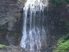 前日クライミングをした川の流れがここに来る、カムイワッカの滝。