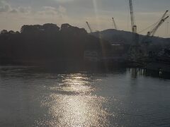 2日目、おはようございます！
起きるとホテルの窓からは見事な朝日。
綺麗…でも眩しい！！
すぐカーテンを閉めました。
この日はかなり暑かったです。