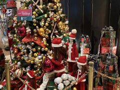 11月初旬ですがロビーにはすでにクリスマスツリー。