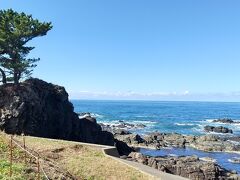 11時「道の駅あつみ」に着きました。
海がキレイ！
粟島まではっきり見えます。