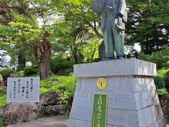 上杉鷹山公之像
米沢城跡・松が岬公園内には上杉氏関連の銅像と石碑が多いです。