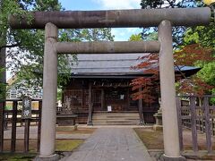 松岬神社の本殿で参拝します。