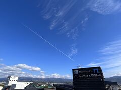 【道の駅　伊豆ゲートウェイ函南】

こちらも近くにあった道の駅。明太子やわさび工場が併設されているのでお客さんがたくさんいました。綺麗な青空と飛行機雲