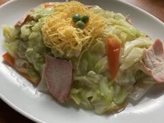 まず手始めにランチ、前から気になっていた、上田の名物あんかけ焼きそばのお店、やきそば日昌亭支店さんへ。こちらは野菜多めの案の下に細いちぢれ面のかた焼きそば。甘めのあんと野菜の甘味で優しい味。やきそばしかメニューにないようなお店で家庭的な雰囲気があり、地元に愛されている感じのお店でした。