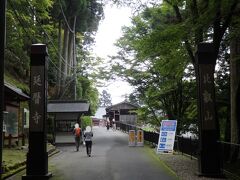 ケーブル坂本駅から10分くらい歩いて、比叡山延暦寺の入り口に到着します。
こちらで諸堂巡拝券１０００円をお支払いします。

西塔・横川方面に移動する際に券の確認をされるので、なくさないようにしましょう。