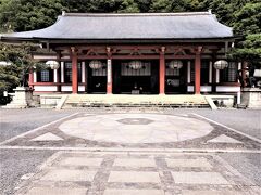 鞍馬寺本殿金堂　新西国霊場第１９番
　本尊　尊天（毘沙門天王・千手観世音菩薩・護法魔王尊）
　開創　伝・宝亀元（７７０）年　開山　伝・鑑禎（鑑真の高弟）
　