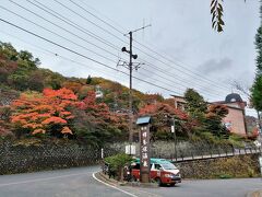 今回は乗車しませんでしたが、ここにもロープウェイがあります
4分で伊香保温泉街が眼下に望め、下りは森林浴がてら歩くというコースも人気のようです