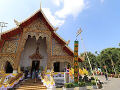 最後にチェンマイで最高の格式を誇る寺院、ワット・プラシンへ。ここは旧市街の中にあって、ランナータイ王朝4代目王の遺灰を埋めるため1435年に建設されました。