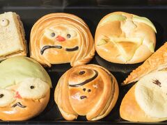 「神戸ベーカリー 水木ロード店」の鬼太郎ファミリーのパン。
キャラによって生地やクリームを変えているそうです。