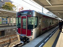 電車で天神に向かいます。

お昼前の時間の休日の福岡行き、
通勤電車並みにかなり混んでいる。