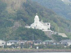 軍艦島に向けて順調に進んで行きます。

さすが長崎県。
教会がたくさんあります。
神ノ島教会です。