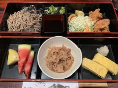 3日目のお昼ごはん。
IT Park 内の 和食レストラン
『知暮里 NEW CHIBORI JAPANESE RESTAURANT』にて。

感動するほどのおいしさではなかったけれど(笑)
和食はほっとしますね～！