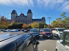 到着は10時過ぎくらいでしたが、ハウステンボスの駐車場は関東のレジャー施設に見られるような慌ただしい雰囲気はなく、なんとなくノンビリしていました。