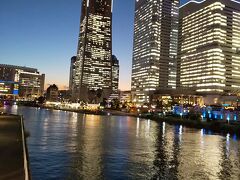 国際橋から見た横浜ランドマークタワー夜景