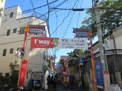 大阪コリアタウンに着きました。大阪市生野区桃谷3丁目です。鶴橋駅から徒歩10分で到着です。
