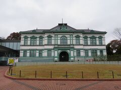旧陸軍金沢偕行社（国登録有形文化財）
明治４２年（1909）竣工
陸軍将校の集会所として現在の県立能楽堂横に建築されました