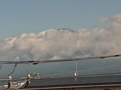 富士山は山頂が少しだけその姿を見せてくれた。

雷雨ではない時に登って見たい。