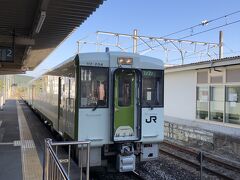 越生駅で八高線。キハ110系。