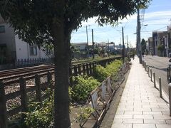 東急世田谷線の線路沿いは遊歩道が続き、疎水が流れている区間もありました。
