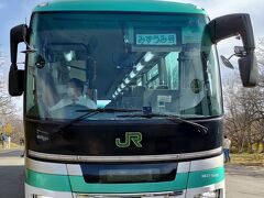 2日目は、青森駅から、JRバスの「みずうみ号」に乗って奥入瀬渓流を散策します。

今日はお客さんが多くて、バスは3台出ていました。