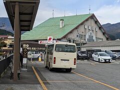 時間がなくて駅前までは行けなかったのですが、JRの日光駅から数分上り坂を歩くと、東武鉄道の日光駅があります。