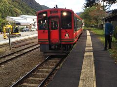 ようやく列車が到着しました。