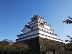 会津に来たら、次は「鶴ヶ城」へ向かいました。
が、鶴ヶ城天守閣は工事を行っており、天守閣へは入場出来ませんでしたΣ(￣ロ￣lll)ｶﾞｰﾝ
