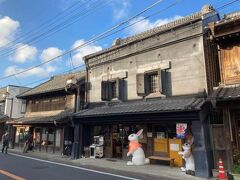 佐原の小野川の近くに来ました。古い建物が多くて、いい感じ。