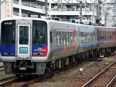 構内で少し見学。
宇和海9号になる車両がやってきました。この日はN2000系試作車でした。
