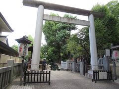 動物園通りを進んでいくと五條天神社がありました。五條天神社は医薬祖神が主神ですが、天満宮でもあるそうです